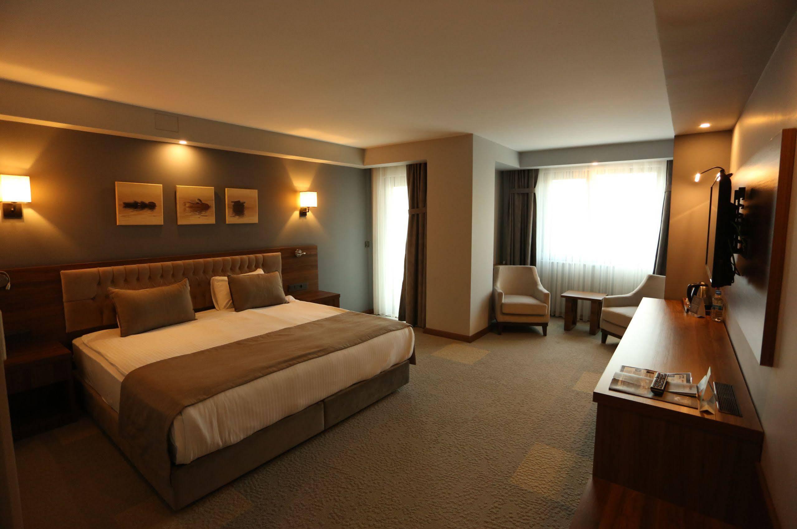 צ'נקלה Oytun Park Hotel מראה חיצוני תמונה